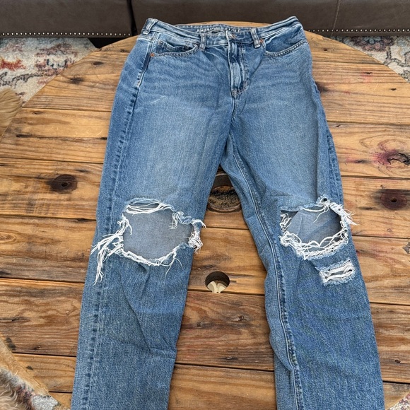 American Eagle Strigid Mom Jeans - Picture 1 of 5